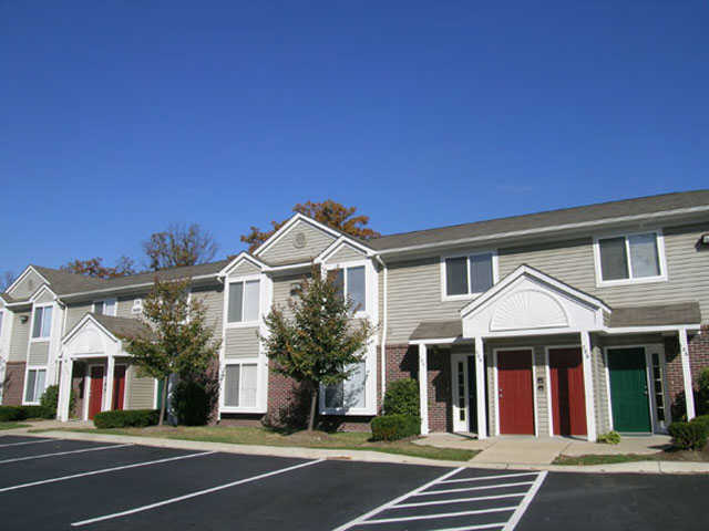 Pinewoods Circle in Romulus, MI - Foto de edificio - Building Photo