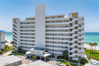 Starlight Tower in St Pete Beach, FL - Foto de edificio - Building Photo