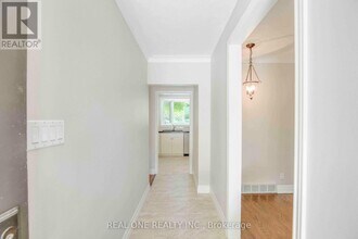 2030 Duncan Rd in Oakville, ON - Building Photo - Building Photo