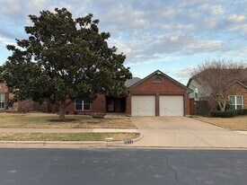 7012 Bernadine St, Unit 2R in Watauga, TX - Building Photo