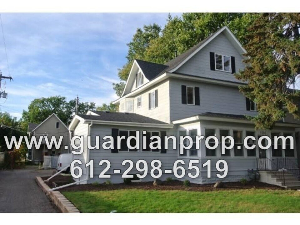 1596 W Minnehaha Ave in St. Paul, MN - Building Photo