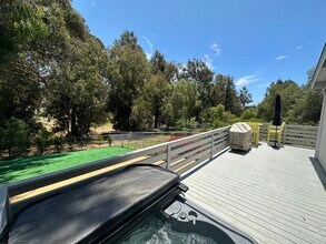 29051 Pacific Coast Hwy, Unit #B in Malibu, CA - Foto de edificio - Building Photo