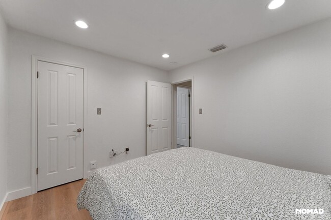 5613 Lomita Verde Cir in Austin, TX - Building Photo - Building Photo