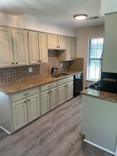 900 E Leslie Cir-Unit -B in Austin, TX - Building Photo - Building Photo