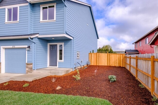 270-272 Gwinn Street E in Monmouth, OR - Building Photo - Building Photo