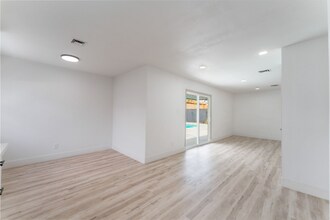 1808 E St Louis Ave in Las Vegas, NV - Building Photo - Building Photo