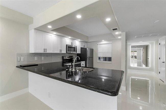 605 Oaks Dr in Pompano Beach, FL - Building Photo - Building Photo