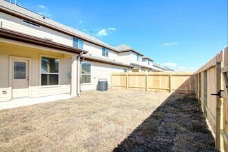 12238 Roy Mix Bohn Lane in Houston, TX - Foto de edificio - Building Photo