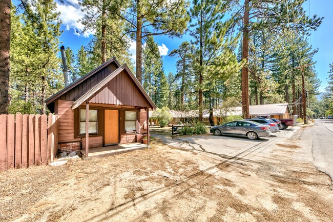 941 Alameda Ave in South Lake Tahoe, CA - Building Photo - Building Photo