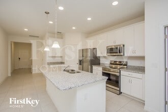 328 Corbel Ln in Bartow, FL - Foto de edificio - Building Photo