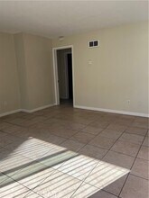 3032 E 5th St in Long Beach, CA - Building Photo - Building Photo