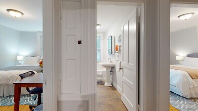 16 Linder Ter, Unit 1 in Newton, MA - Foto de edificio - Building Photo