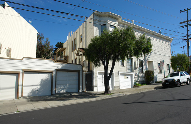 102 Hillcrest Dr in Daly City, CA - Building Photo - Building Photo