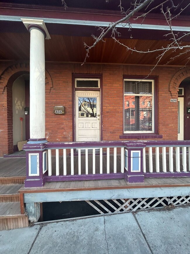 property at 402 W Mercury St