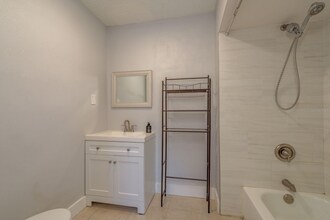 3037 38th Ave N in St. Petersburg, FL - Building Photo - Building Photo