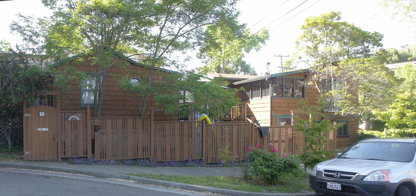 6000 Outlook Ave in Oakland, CA - Building Photo