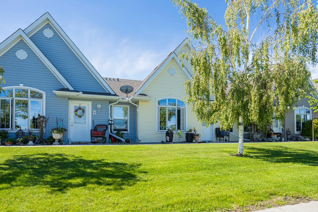 Ridgestone Lodge in Black Diamond, AB - Building Photo