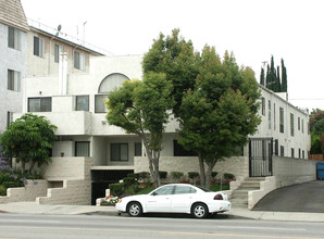 4453 Woodman Ave in Sherman Oaks, CA - Building Photo - Building Photo