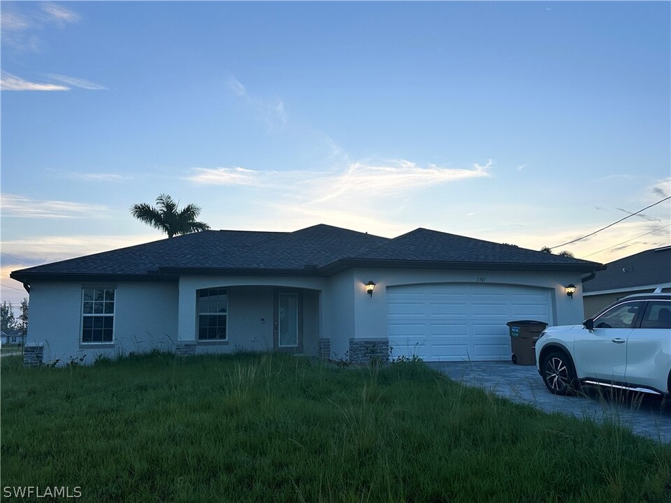 1301 NE 34th Ln in Cape Coral, FL - Building Photo