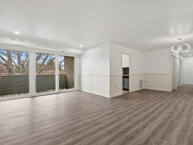 5608 Bloomfield Dr, Unit 203 in Alexandria, VA - Building Photo - Building Photo