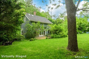 32 West Ave in Essex, CT - Building Photo