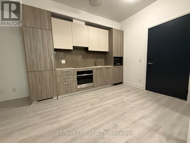 65 Broadway Ave in Toronto, ON - Building Photo - Building Photo