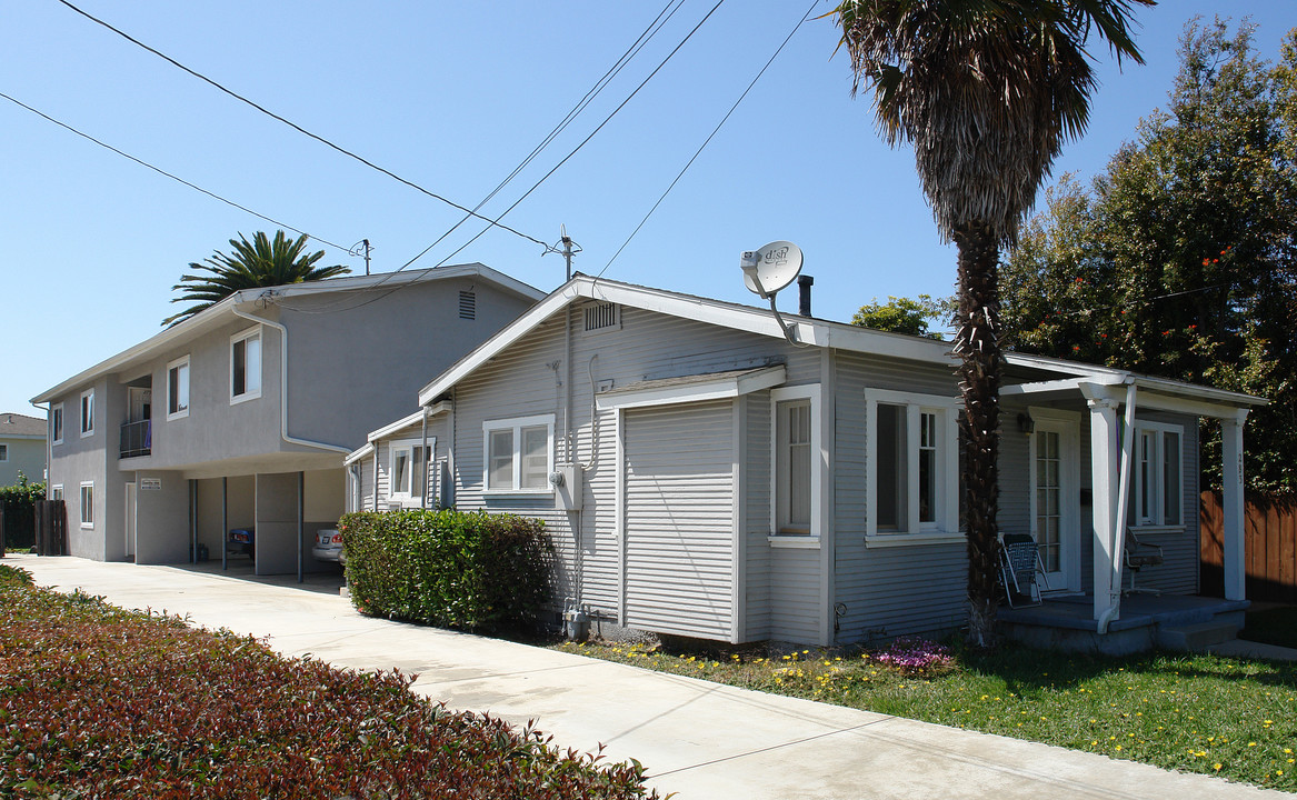 277-283 S Evergreen St in Ventura, CA - Building Photo