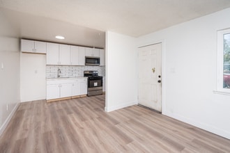 1718 Grand Ave-Unit -1718 in Sacramento, CA - Building Photo - Building Photo