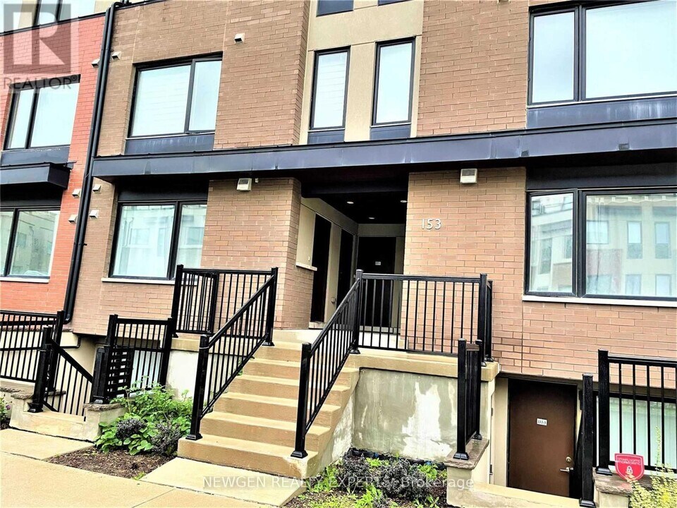 153-153 William Duncan Rd in Toronto, ON - Building Photo