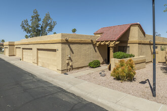 River Run Townhomes in Tempe, AZ - Building Photo - Primary Photo