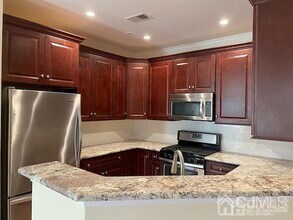 5 Stock Ct in Old Bridge, NJ - Building Photo - Building Photo