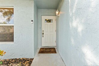 111 Oakwood Dr in Jupiter, FL - Building Photo - Building Photo