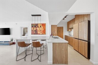 3020 NE 32nd Ave, Unit 903 in Fort Lauderdale, FL - Building Photo - Building Photo