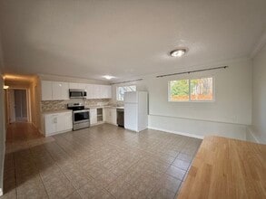 5855 Sycamore St in Duncan, BC - Building Photo - Building Photo