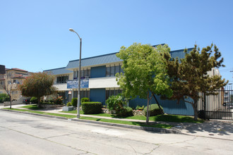 811 S Gramercy Dr in Los Angeles, CA - Building Photo - Building Photo