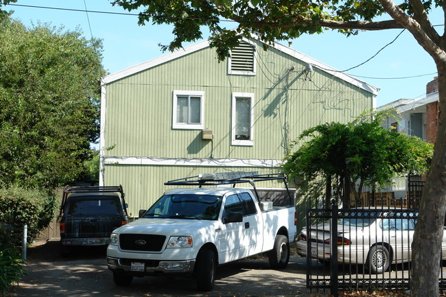 1521 Alcatraz Ave in Berkeley, CA - Building Photo - Building Photo