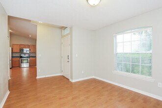 12860 Ellis Island Dr in Jacksonville, FL - Foto de edificio - Building Photo