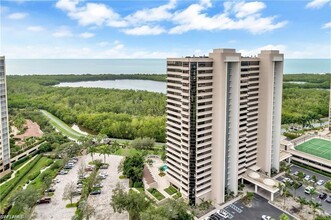 6825 Grenadier Blvd, Unit PH4 in Naples, FL - Foto de edificio - Building Photo