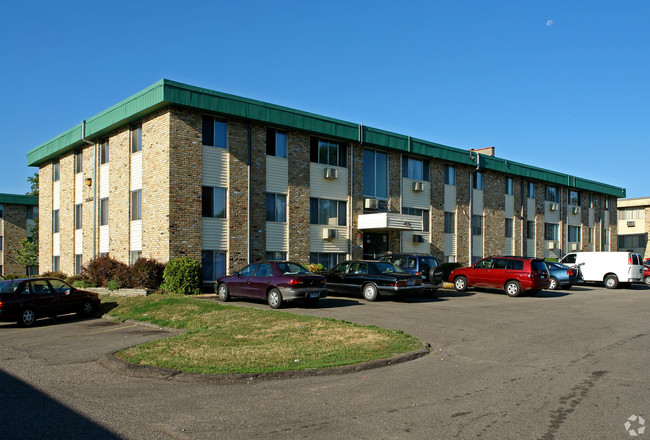 Woodbridge Terrace Apartments in St. Paul, MN - Foto de edificio - Building Photo