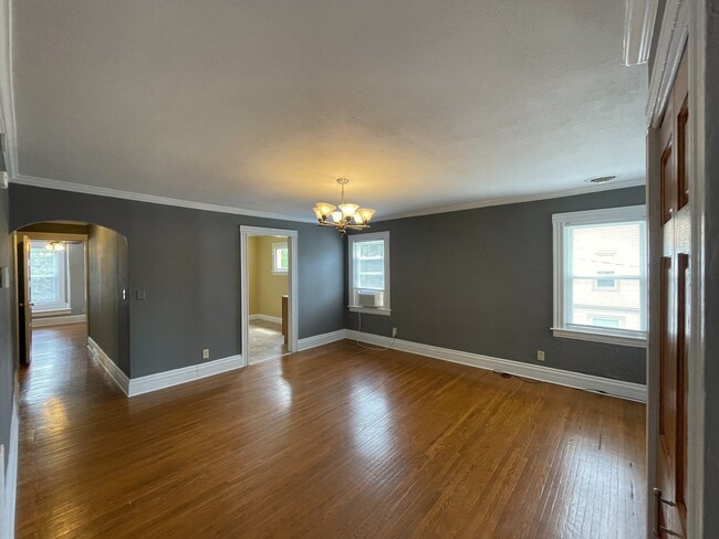 613 W Gray St in Elmira, NY - Foto de edificio - Building Photo