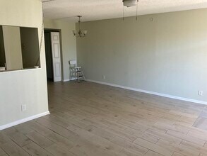 80 Bedford E in West Palm Beach, FL - Building Photo - Building Photo