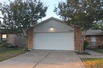 7568 Big Leaf Ln in Fort Worth, TX - Building Photo - Building Photo