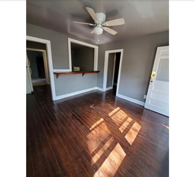 305 E Lambert St in San Antonio, TX - Building Photo - Building Photo