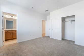 89 Oratorio Dr in Henderson, NV - Building Photo - Building Photo