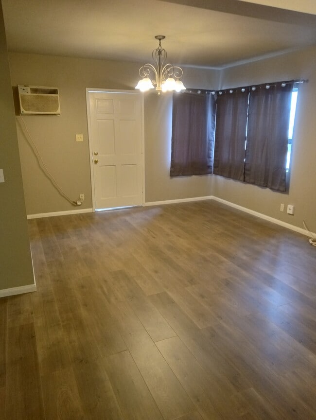 11619 Archwood St, Unit 11619