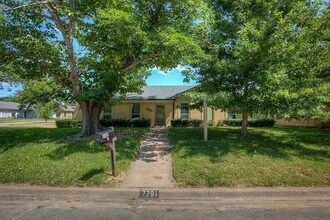 7701 Cedar Park Ave in North Richland Hills, TX - Building Photo - Building Photo
