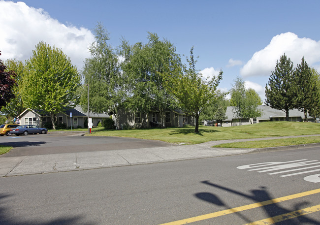 Silvertowne II Apartments in Silverton, OR - Building Photo - Building Photo