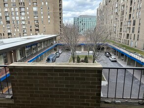 77 Pond Ave, Unit 407 in Brookline, MA - Foto de edificio - Building Photo