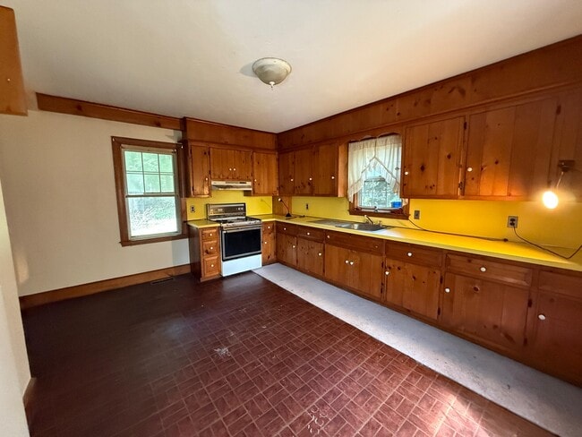 1143 Beacon St, Unit 1