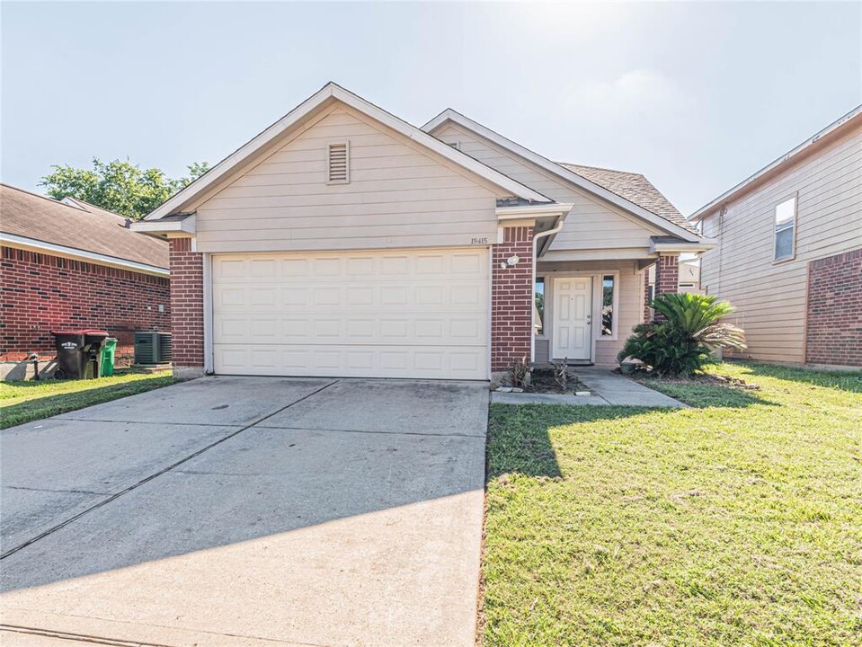 19415 Cavern Springs Dr in Tomball, TX - Building Photo